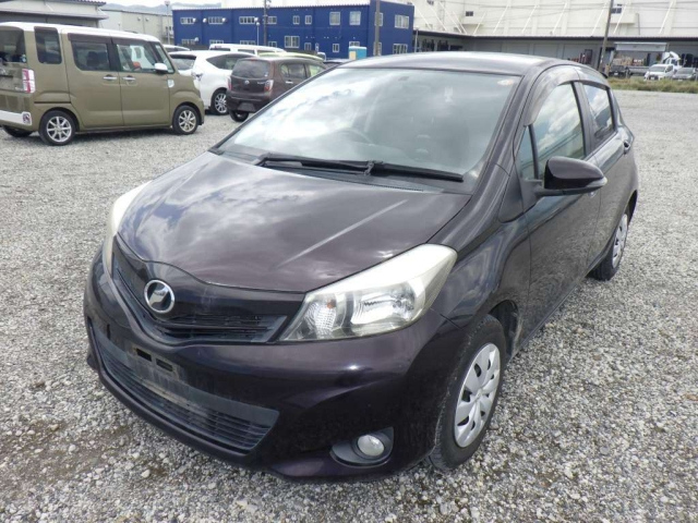 TOYOTA VITZ — фото