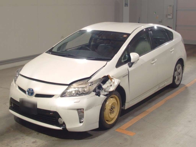 TOYOTA PRIUS — фото