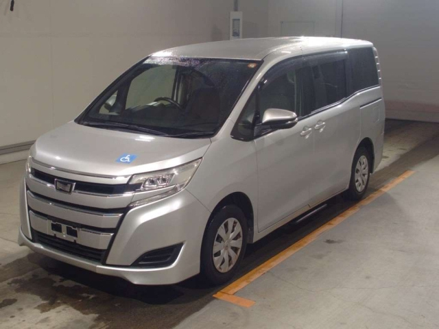 TOYOTA NOAH — фото