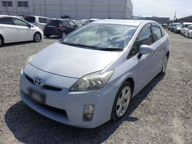 TOYOTA PRIUS — фото