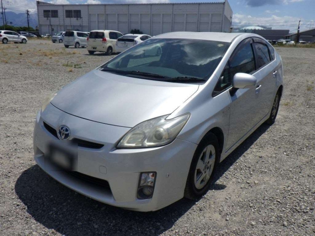TOYOTA PRIUS — фото