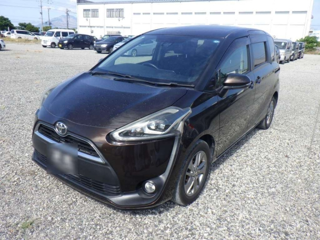 TOYOTA SIENTA — фото