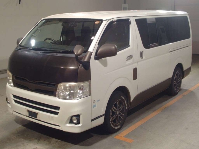 TOYOTA HIACE VAN