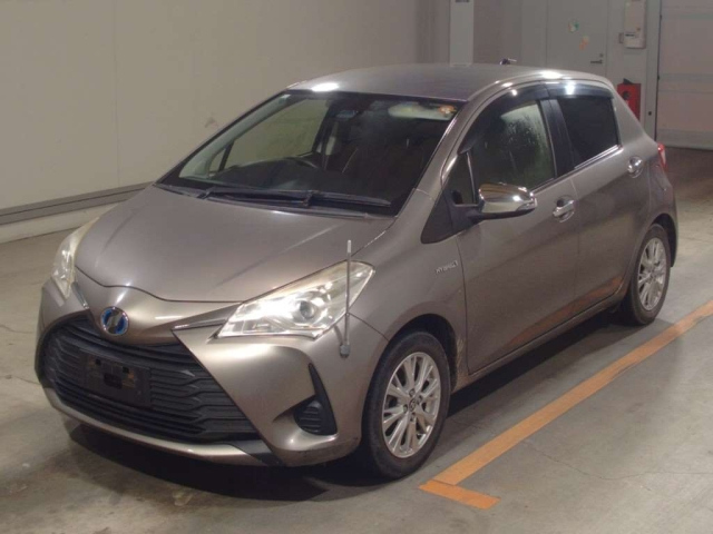 TOYOTA VITZ — фото