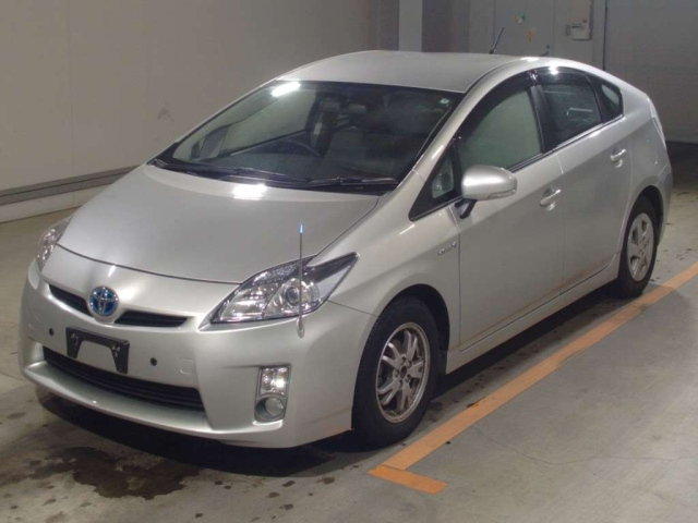 TOYOTA PRIUS — фото