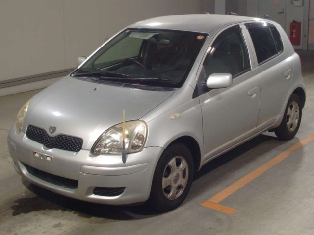 TOYOTA VITZ — фото