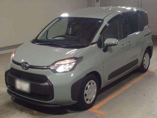 TOYOTA SIENTA — фото