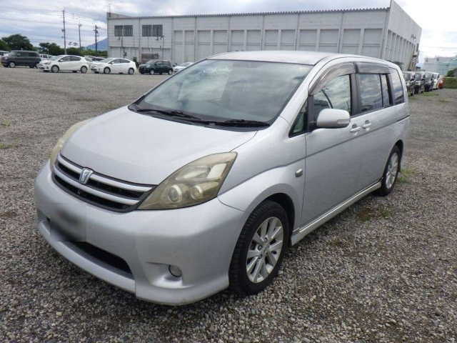 TOYOTA ISIS — фото