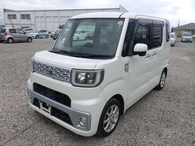 TOYOTA PIXIS — фото