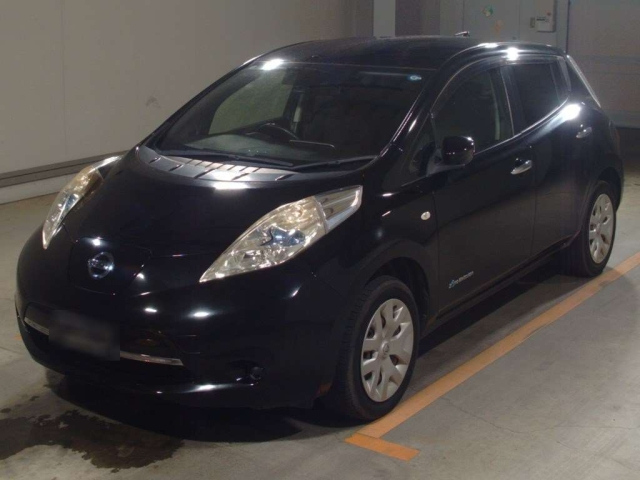 NISSAN LEAF — фото