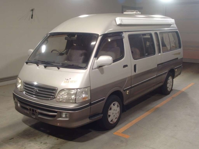 TOYOTA HIACE — фото