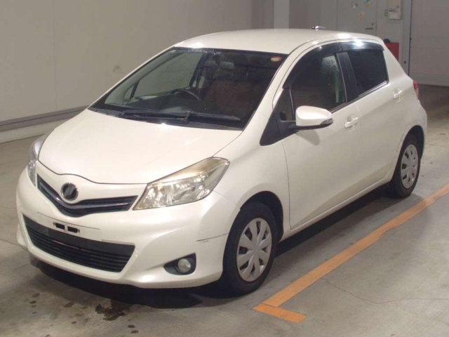 TOYOTA VITZ — фото