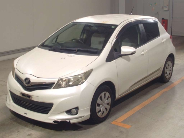 TOYOTA VITZ — фото