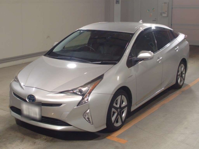 TOYOTA PRIUS — фото
