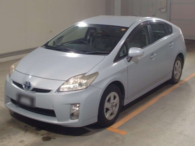 TOYOTA PRIUS — фото