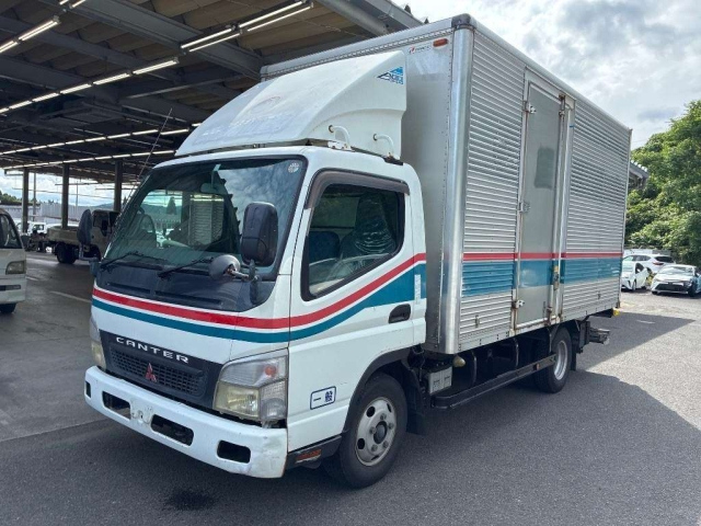 MITSUBISHI CANTER — фото