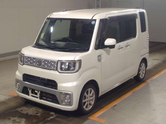 DAIHATSU WAKE — фото