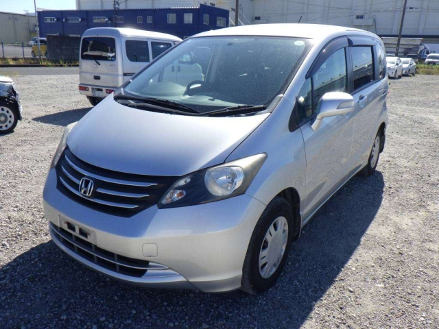 HONDA FREED — фото