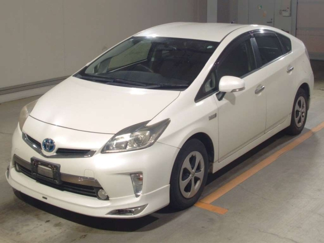 TOYOTA PRIUS — фото