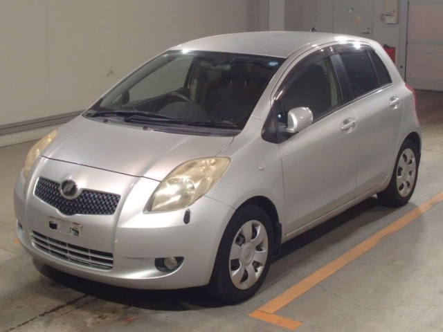 TOYOTA VITZ — фото