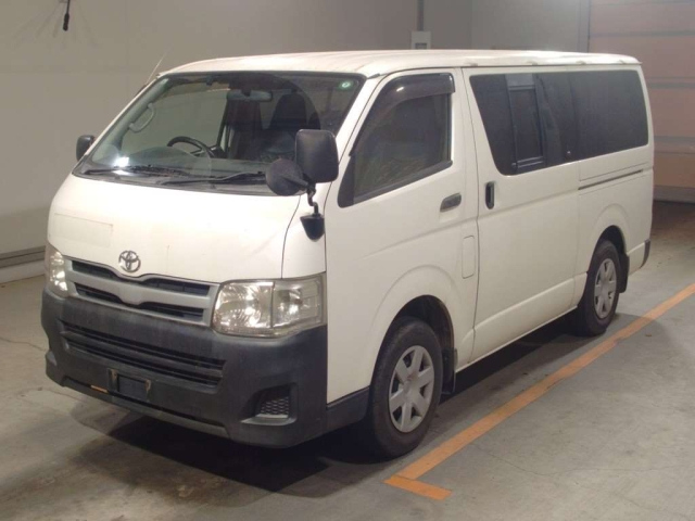TOYOTA HIACE — фото