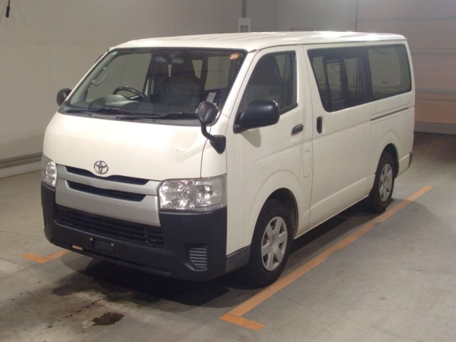 TOYOTA HIACE — фото