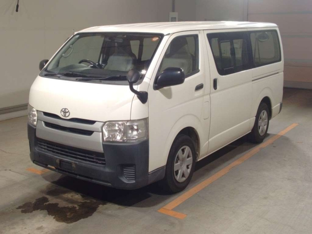 TOYOTA HIACE — фото