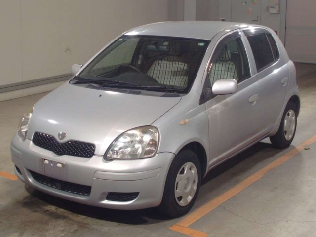 TOYOTA VITZ — фото