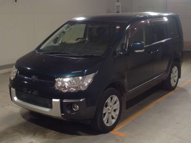 MITSUBISHI DELICA — фото