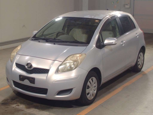 TOYOTA VITZ — фото