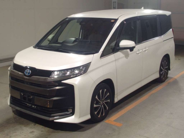 TOYOTA NOAH — фото