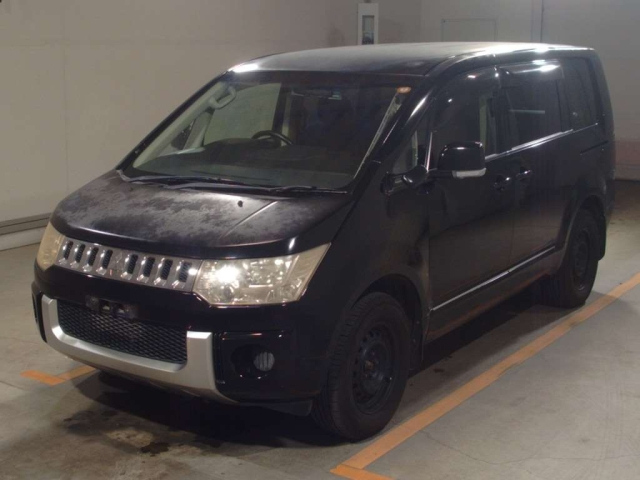 MITSUBISHI DELICA — фото