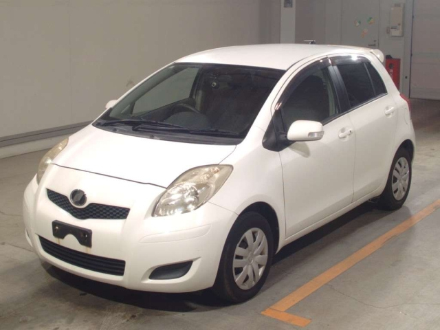 TOYOTA VITZ — фото