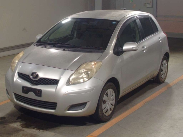 TOYOTA VITZ — фото