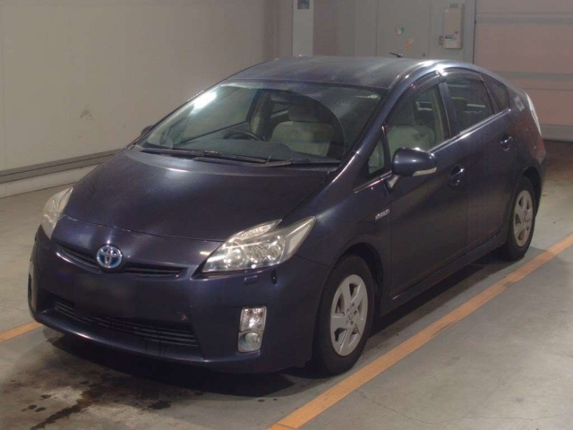 TOYOTA PRIUS — фото