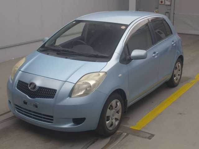 TOYOTA VITZ — фото