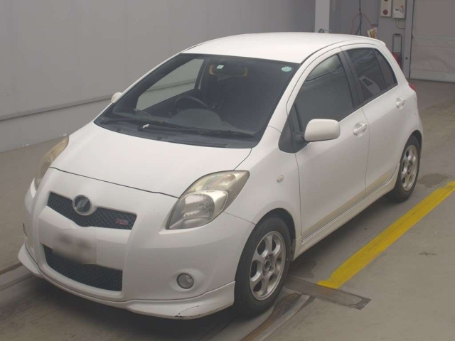 TOYOTA VITZ — фото