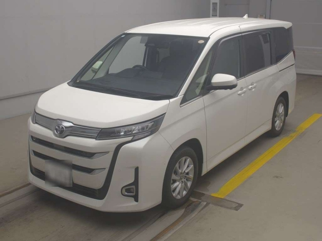 TOYOTA NOAH — фото