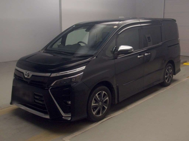 TOYOTA VOXY — фото