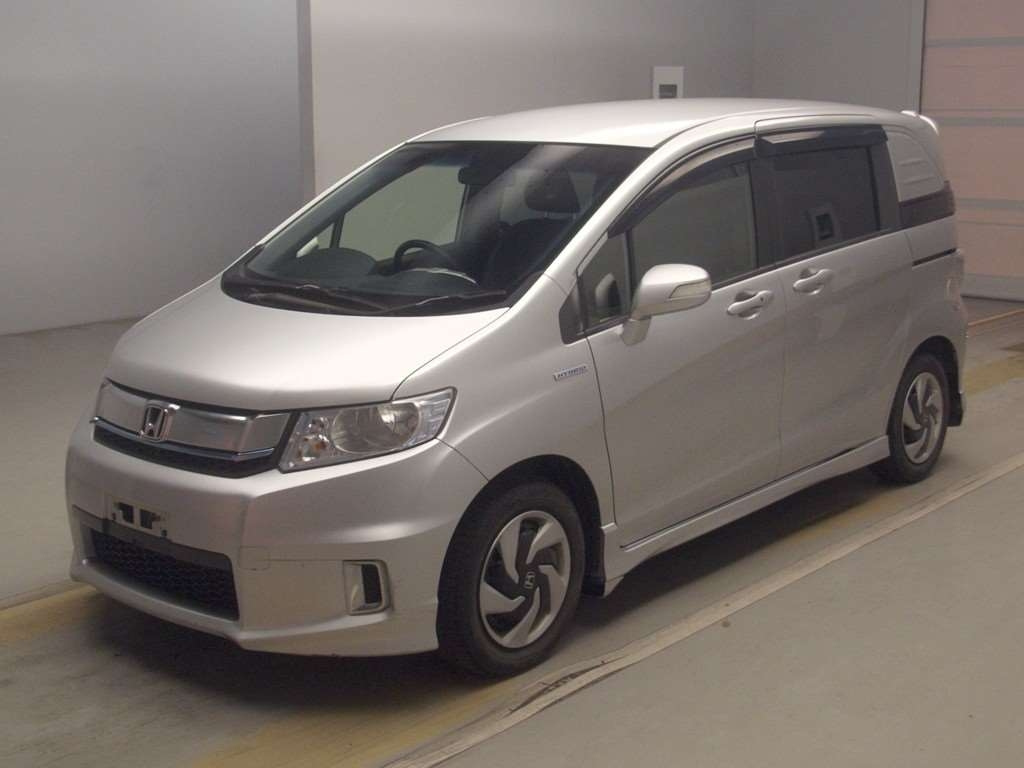HONDA FREED — фото