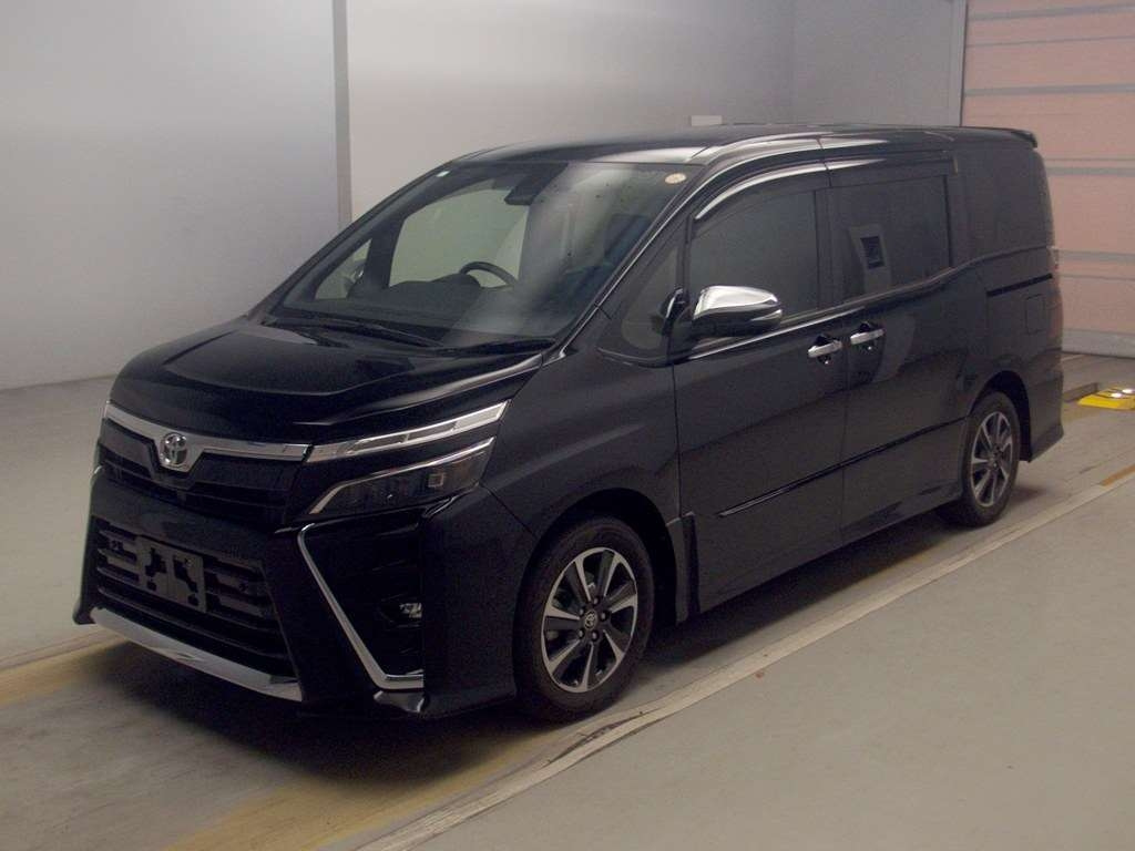 TOYOTA VOXY — фото