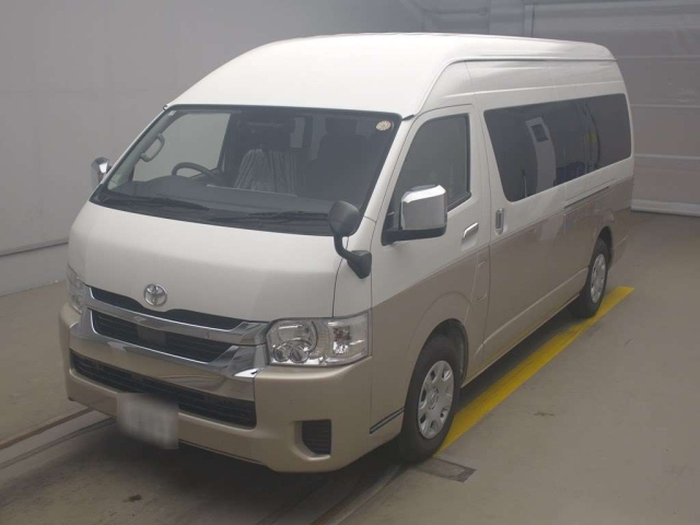TOYOTA HIACE — фото