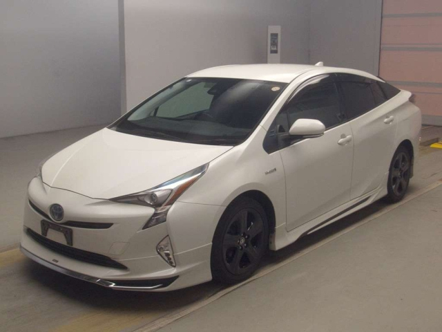 TOYOTA PRIUS — фото