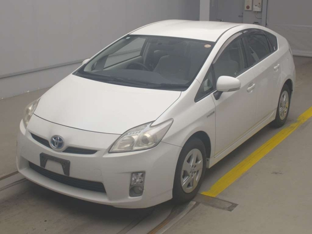 TOYOTA PRIUS — фото