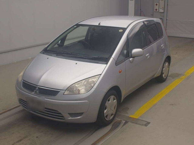 MITSUBISHI COLT — фото