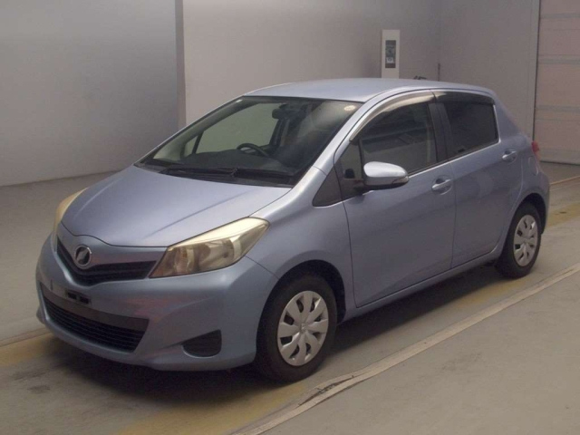 TOYOTA VITZ — фото