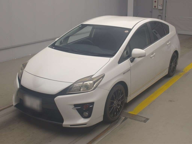 TOYOTA PRIUS — фото