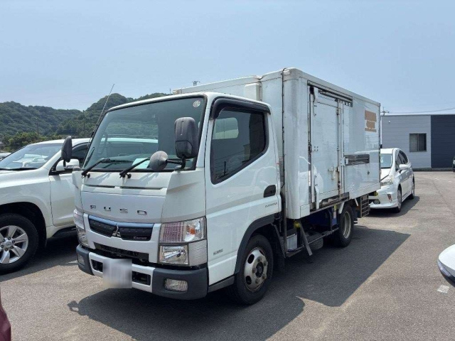 MITSUBISHI CANTER — фото