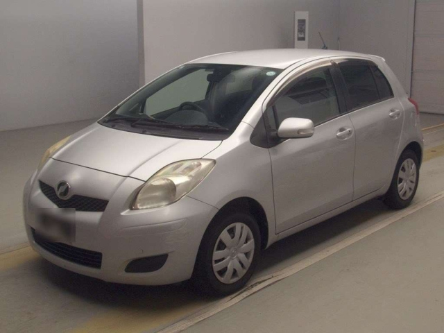 TOYOTA VITZ — фото