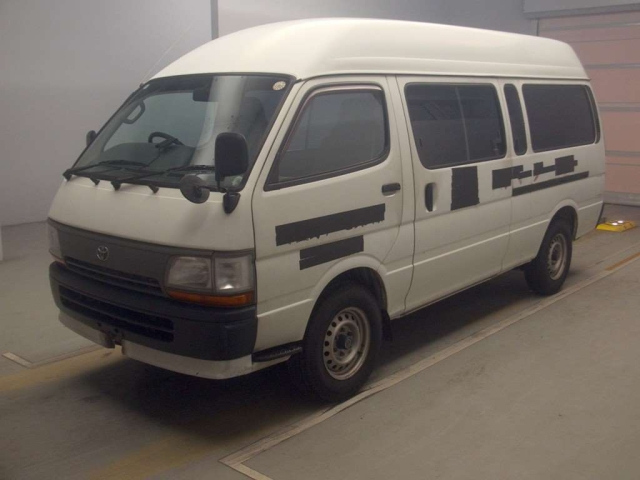 TOYOTA HIACE — фото